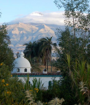  Las Palmeras Inn  Отавало